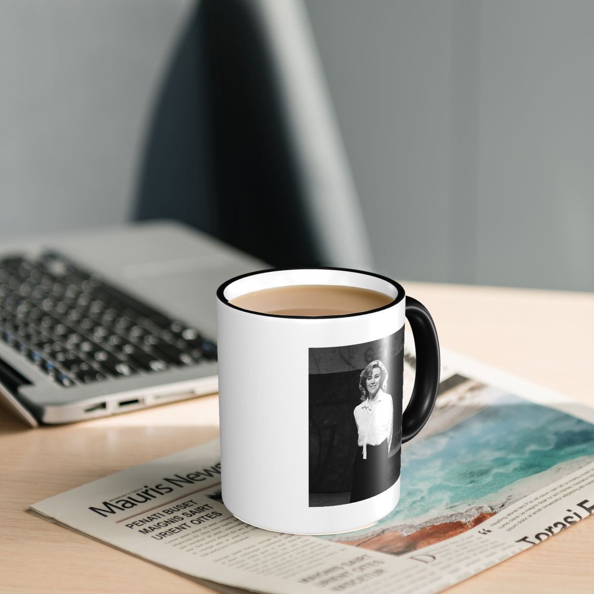 Young Catherine O'Hara Portrai - Young Tea Coffee reseña y precio